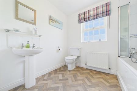 4 bedroom Detached house for sale in Swallow Lane, Wootton, DN39