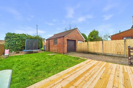3 bedroom Semi-detached house for sale in Walker Drive, Winterton, DN15