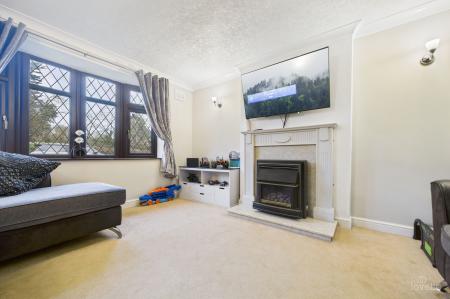 3 bedroom Semi-detached house for sale in Walker Drive, Winterton, DN15