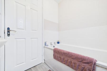 3 bedroom Semi-detached house for sale in Grange View, Winterton, DN15