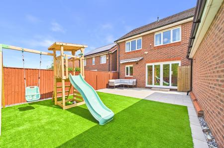 4 bedroom Detached house for sale in Graburn Way, Barton-Upon-Humber, DN18