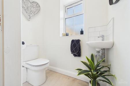 4 bedroom Semi-detached house for sale in Low Road, Worlaby, DN20