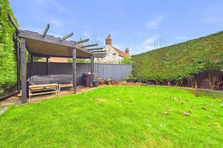 3 bedroom Semi-detached house for sale in Ferry Road, Barrow-Upon-Humber, DN19