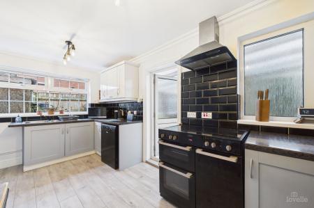 3 bedroom Semi-detached house for sale in Ferry Road, Barrow-Upon-Humber, DN19