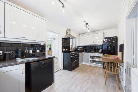 3 bedroom Semi-detached house for sale in Ferry Road, Barrow-Upon-Humber, DN19