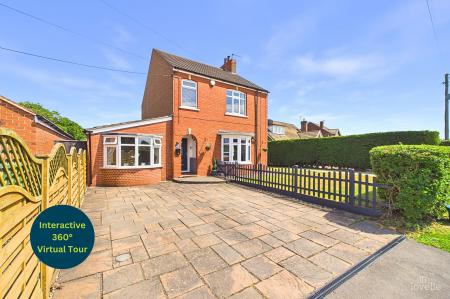 4 bedroom Detached house for sale in Townside, East Halton, DN40