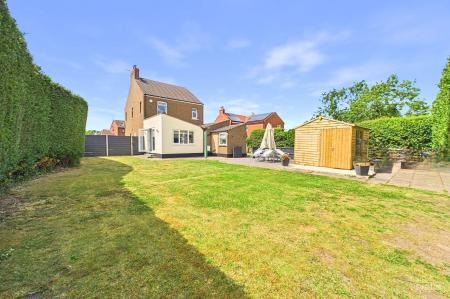 4 bedroom Detached house for sale in Townside, East Halton, DN40
