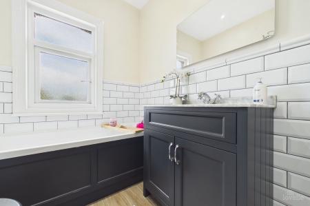 4 bedroom Detached house for sale in Townside, East Halton, DN40