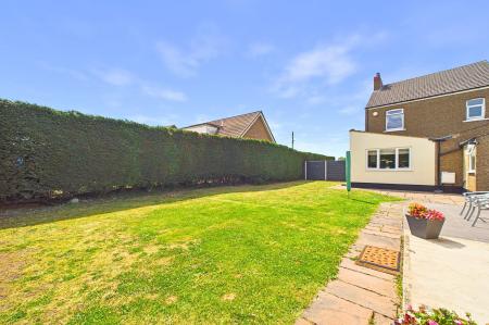 4 bedroom Detached house for sale in Townside, East Halton, DN40