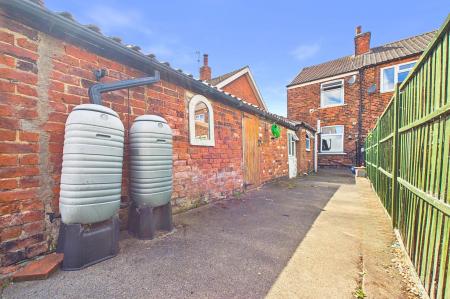 2 bedroom End of terrace house for sale in Pasture Road, Barton-Upon-Humber, North Lincolnshire, DN18