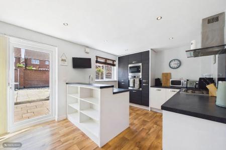 3 bedroom Semi-detached house for sale in Jubilee Place, Barton-Upon-Humber, North Lincolnshire, DN18