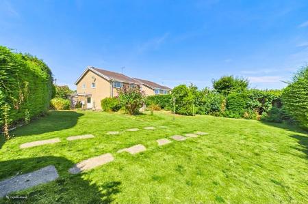 4 bedroom Detached house for sale in Cornhill Drive, Barton-Upon-Humber, North Lincolnshire, DN18