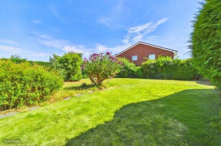 4 bedroom Detached house for sale in Cornhill Drive, Barton-Upon-Humber, North Lincolnshire, DN18