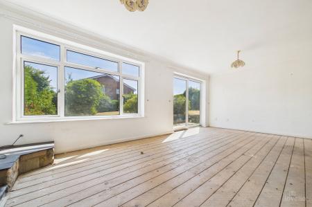 4 bedroom Detached house for sale in Cornhill Drive, Barton-Upon-Humber, North Lincolnshire, DN18