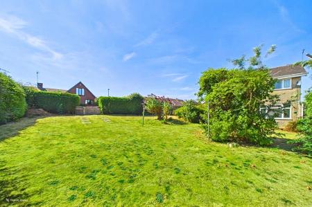 4 bedroom Detached house for sale in Cornhill Drive, Barton-Upon-Humber, North Lincolnshire, DN18