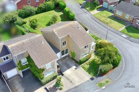 4 bedroom Detached house for sale in Cornhill Drive, Barton-Upon-Humber, North Lincolnshire, DN18