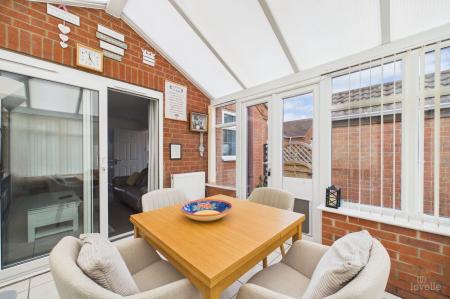 1 bedroom Terraced bungalow for sale in 6 Paddock Rise, Barrow-Upon-Humber, North Lincolnshire, DN19
