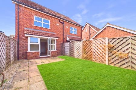 3 bedroom Semi-detached house for sale in Bayleaf Lane, Barton-upon-Humber, North Lincolnshire, DN18