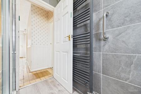 3 bedroom Detached bungalow for sale in East Acridge, Barton-upon-Humber, North Lincolnshire, DN18