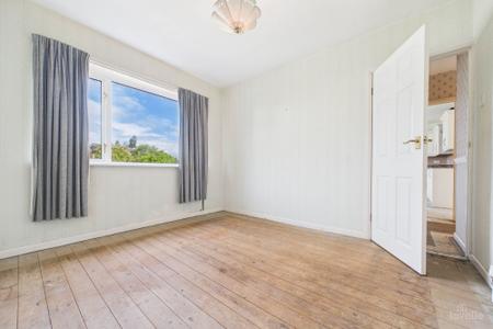 3 bedroom Detached bungalow for sale in East Acridge, Barton-upon-Humber, North Lincolnshire, DN18