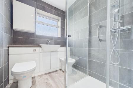 3 bedroom Detached bungalow for sale in East Acridge, Barton-upon-Humber, North Lincolnshire, DN18