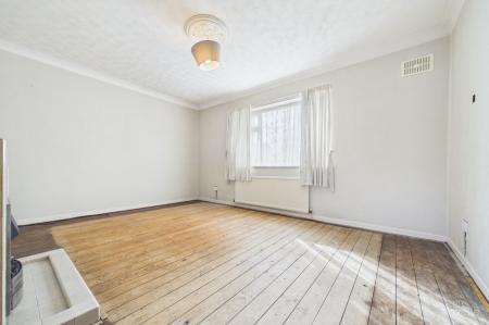 3 bedroom Detached bungalow for sale in East Acridge, Barton-upon-Humber, North Lincolnshire, DN18