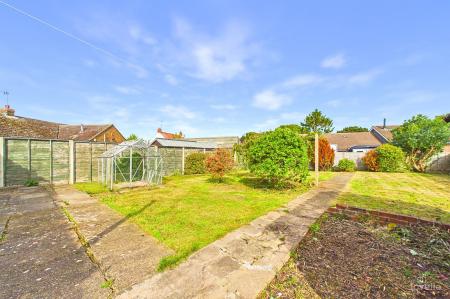 3 bedroom Detached bungalow for sale in East Acridge, Barton-upon-Humber, North Lincolnshire, DN18