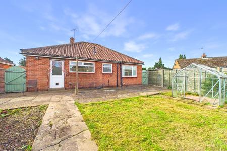 3 bedroom Detached bungalow for sale in East Acridge, Barton-upon-Humber, North Lincolnshire, DN18