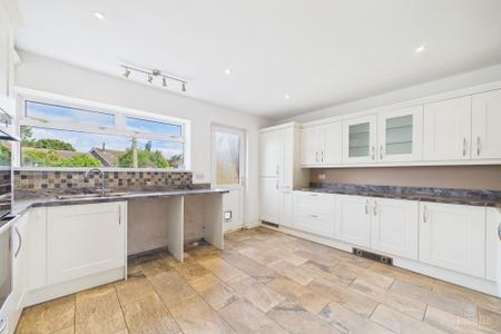 3 bedroom Detached bungalow for sale in East Acridge, Barton-upon-Humber, North Lincolnshire, DN18