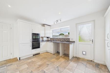 3 bedroom Detached bungalow for sale in East Acridge, Barton-upon-Humber, North Lincolnshire, DN18