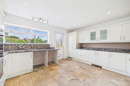 3 bedroom Detached bungalow for sale in East Acridge, Barton-upon-Humber, North Lincolnshire, DN18