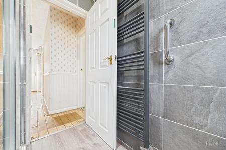 3 bedroom Detached bungalow for sale in East Acridge, Barton-upon-Humber, North Lincolnshire, DN18