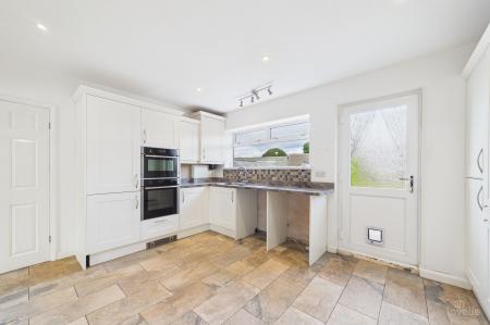 3 bedroom Detached bungalow for sale in East Acridge, Barton-upon-Humber, North Lincolnshire, DN18
