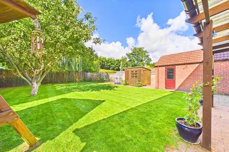 5 bedroom Detached house for sale in Ferry Road, Barrow-upon-Humber, North Lincolnshire, DN19