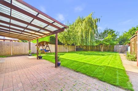 5 bedroom Detached house for sale in Ferry Road, Barrow-upon-Humber, North Lincolnshire, DN19