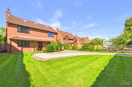 5 bedroom Detached house for sale in Ferry Road, Barrow-upon-Humber, North Lincolnshire, DN19