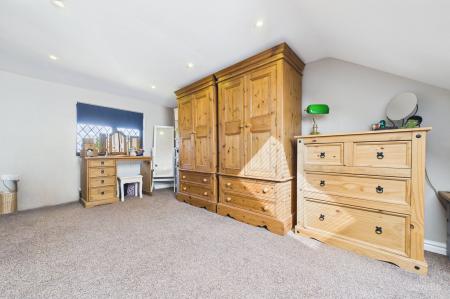 5 bedroom Detached house for sale in Ferry Road, Barrow-upon-Humber, North Lincolnshire, DN19