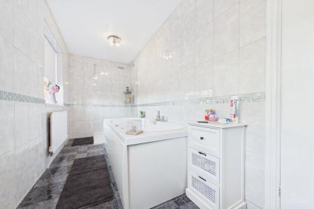 5 bedroom Detached house for sale in Ferry Road, Barrow-upon-Humber, North Lincolnshire, DN19