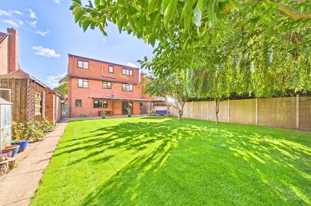 5 bedroom Detached house for sale in Ferry Road, Barrow-upon-Humber, North Lincolnshire, DN19