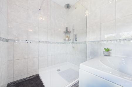 5 bedroom Detached house for sale in Ferry Road, Barrow-upon-Humber, North Lincolnshire, DN19