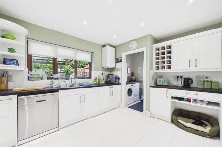 5 bedroom Detached house for sale in Ferry Road, Barrow-upon-Humber, North Lincolnshire, DN19