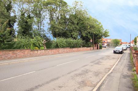 3 bedroom Terraced House for sale in Ferriby Road, Barton-upon-Humber, North Lincolnshire, DN18