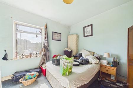 2 bedroom Terraced House for sale in Summercroft Avenue, Peploe Lane, New Holland, DN19