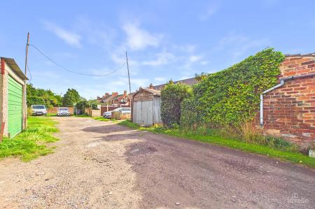 2 bedroom Terraced House for sale in Summercroft Avenue, Peploe Lane, New Holland, DN19