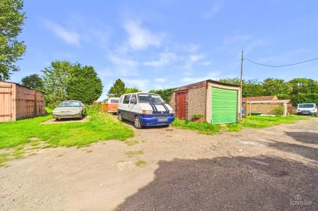 2 bedroom Terraced House for sale in Summercroft Avenue, Peploe Lane, New Holland, DN19