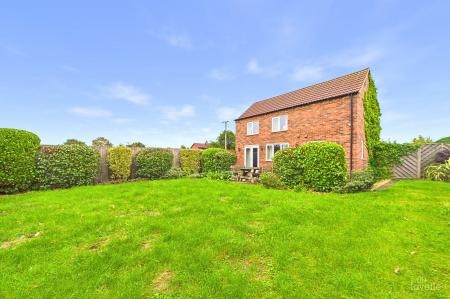4 bedroom Detached house for sale in Ferry Lane, Winteringham, North Lincolnshire, DN15