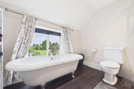 4 bedroom Detached house for sale in Ferry Lane, Winteringham, North Lincolnshire, DN15