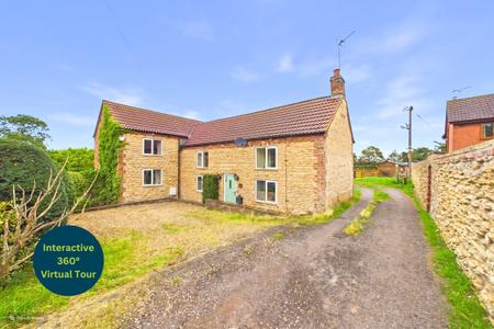 4 bedroom Detached house for sale in Ferry Lane, Winteringham, North Lincolnshire, DN15