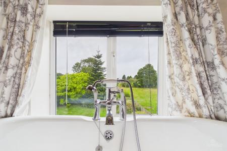 4 bedroom Detached house for sale in Ferry Lane, Winteringham, North Lincolnshire, DN15