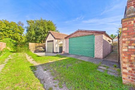 2 bedroom Semi-detached house for sale in Maltkiln Road, Barton-upon-Humber, North Lincolnshire, DN18